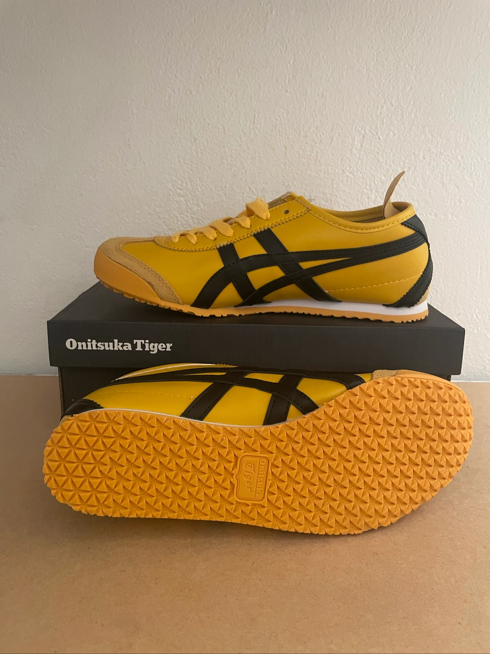 Onitsuka Tiger gele en zwarte schoenen maat 42 – photo 2